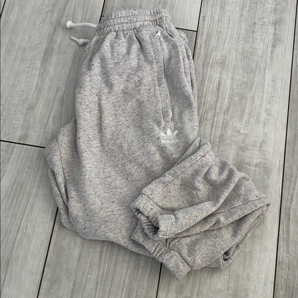 Adidas men’s on Trend Gray Sweatpants size small. Very minimally speckled.